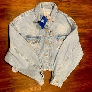 NWT Love Tree Cropped Distressed Light Wash Denim Jacket Women's L 100% Cotton